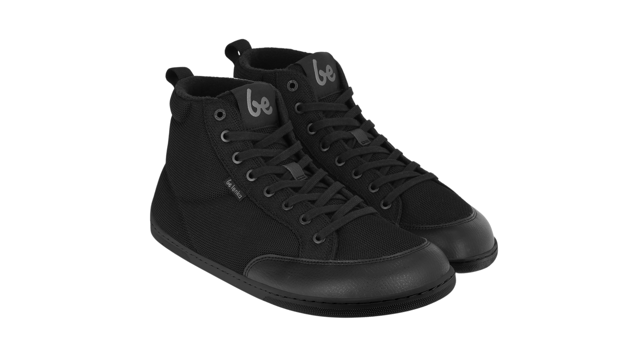 Barfußschuhe als Paar mit Schnürung, breite Zehenbox, schräge Vorderansicht