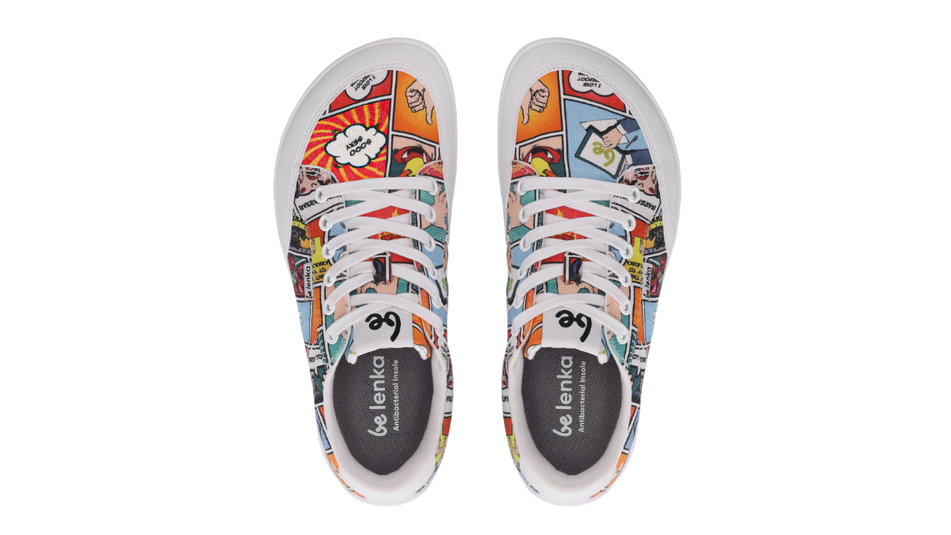 Barfußsneaker, Draufsicht. Paaransicht von oben mit Schnürung und geschlossener Zehenbox.