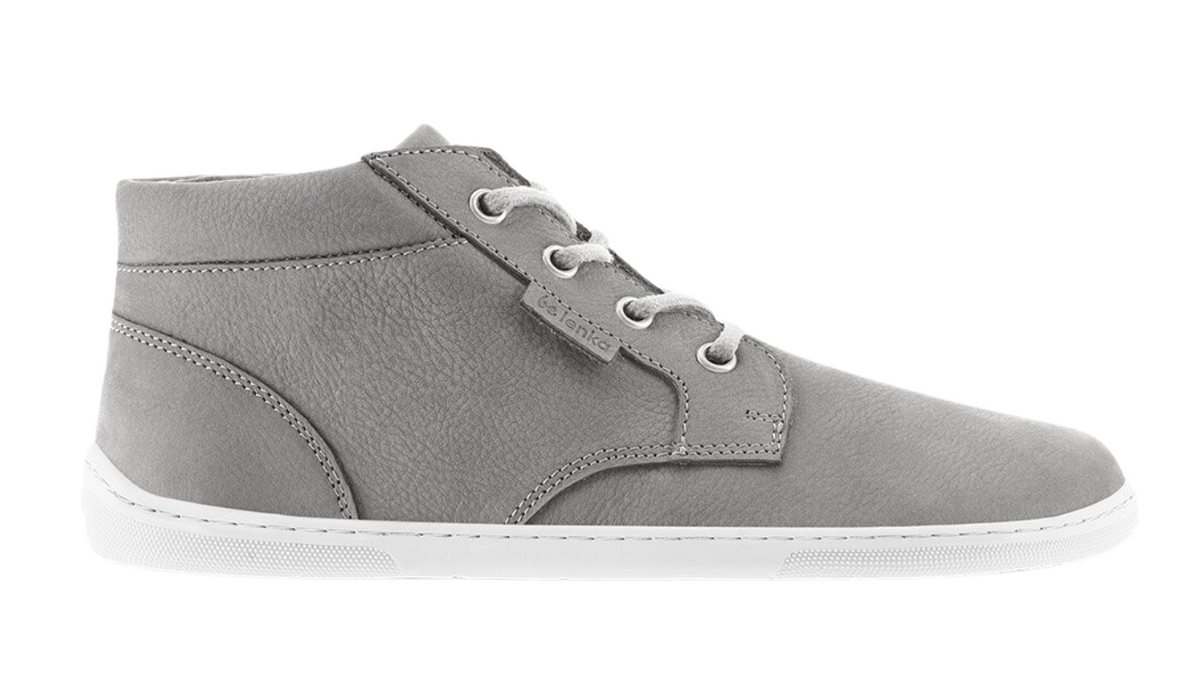 Knöchelhoher Barfußschuh für Erwachsene mit Schnürung und geschlossener Zehenbox, Seitenansicht außen.
