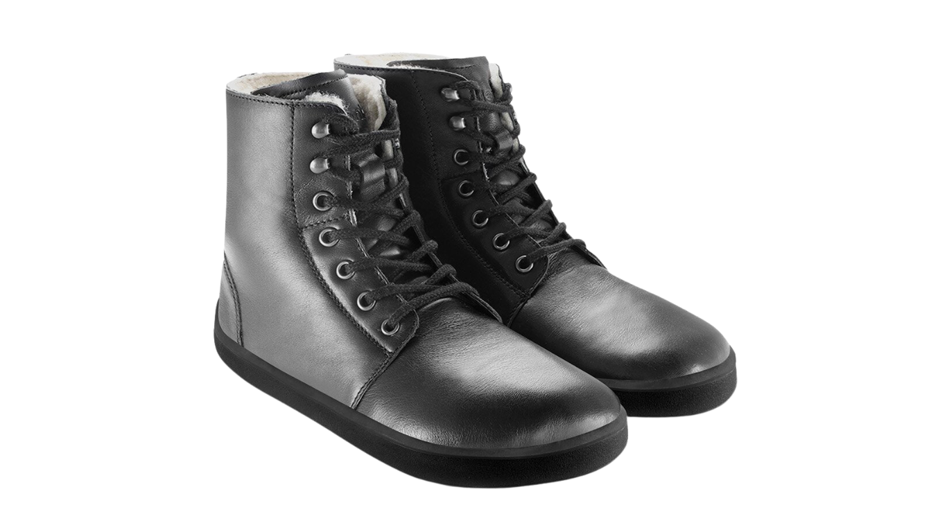 Barfußwinterstiefel für Erwachsene als Paar mit Schnürung und knöchelhohem Schaft, schräge Vorderansicht.