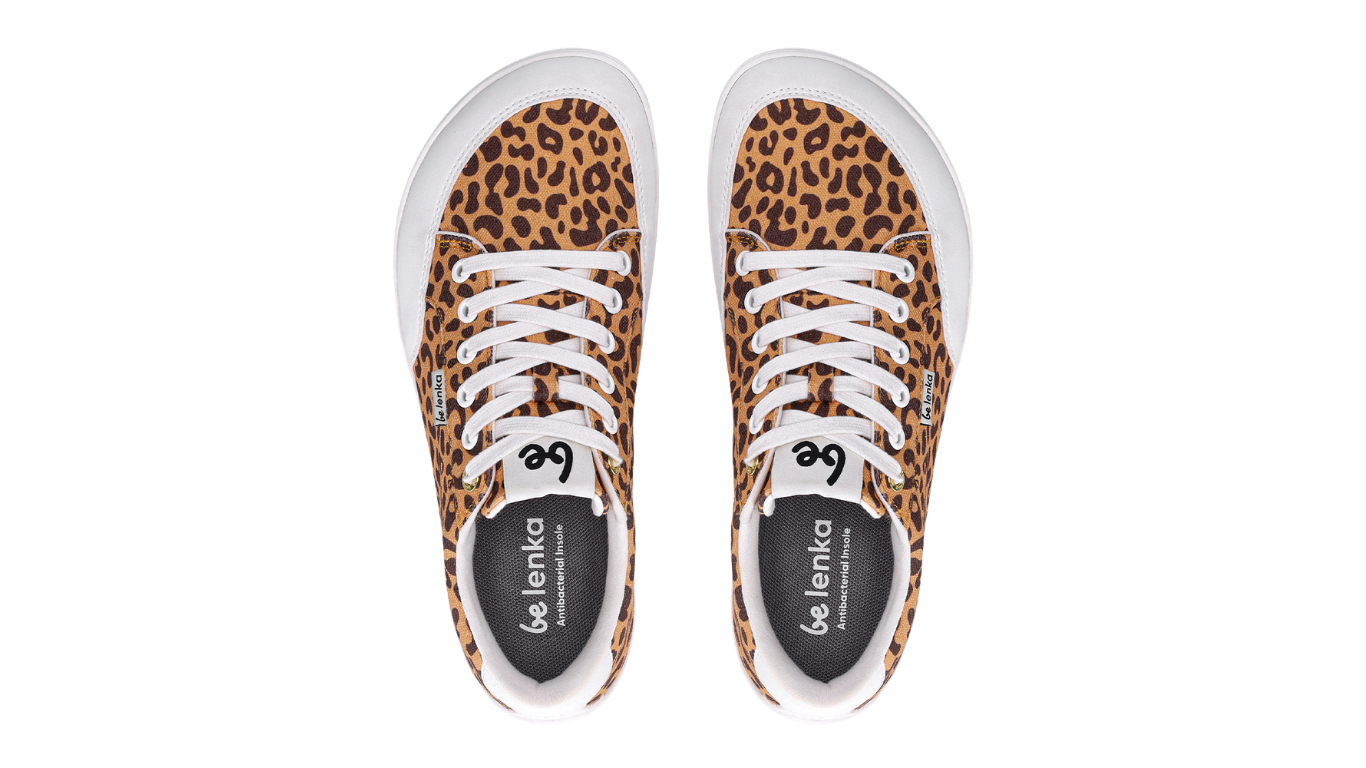 Barfußsneaker, Draufsicht. Paaransicht von oben mit Schnürung.