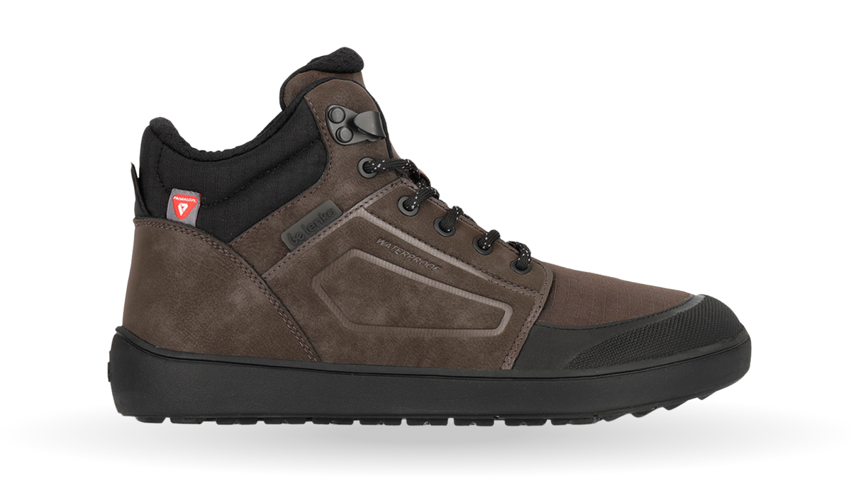 Winter-Barfußschuh für Erwachsene mit Schnürung, knöchelhohem Schaft, breiter Zehenbox und profilierter Sohle, Seitenansicht außen