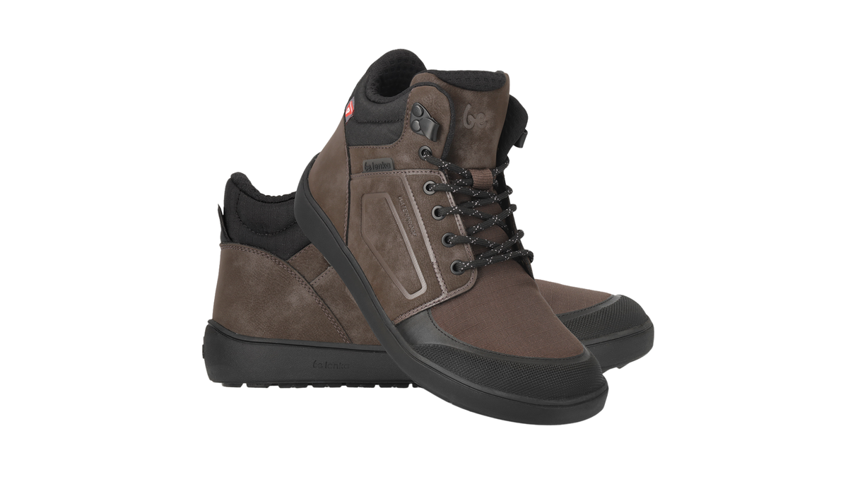 Paar Winter-Barfußschuhe für Erwachsene mit Schnürung, knöchelhohem Schaft und profilierter Sohle, Seitenansicht innen und schräge Vorderansicht