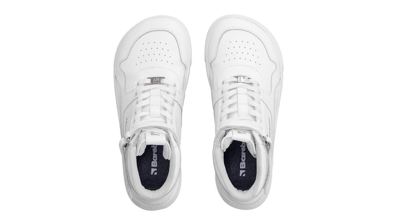 Barfußschuh für Erwachsene als Paar mit breiter Zehenbox, geschlossenem Zehenbereich, geschlossener Ferse, Schnürung, Riemen am Schaft, flexible Sohle, Draufsicht.