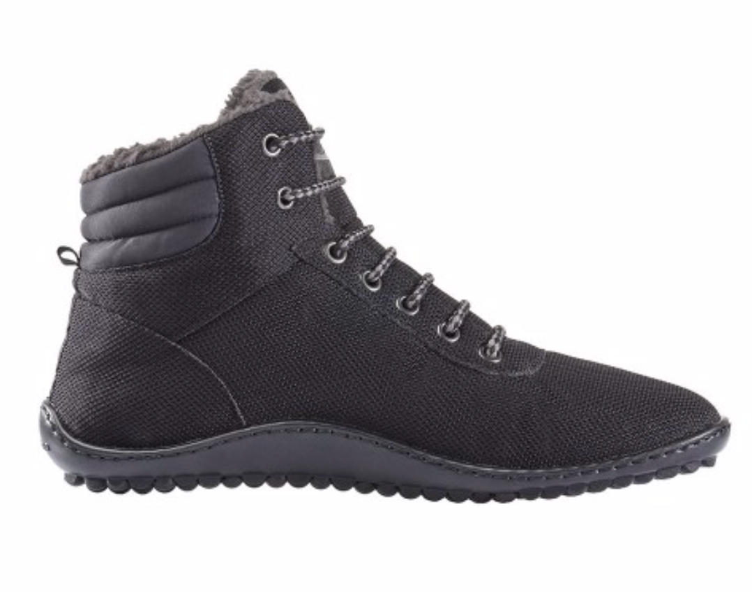 Barfußwinterstiefel mit Schnürsenkeln, geschlossener Zehenbox und geschlossenem Fersenbereich, hoher Schaft, flexible profilierte Sohle, Seitenansicht außen