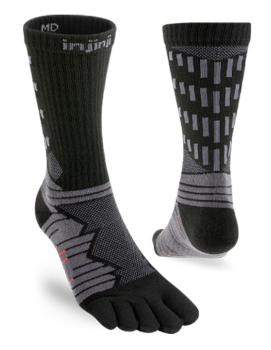 Zehensocken mit fünf separaten Zehenfächern und langem Schaft, elastisches Bündchen, gestrickte Struktur im Fußbereich, Paar in schräger Vorderansicht