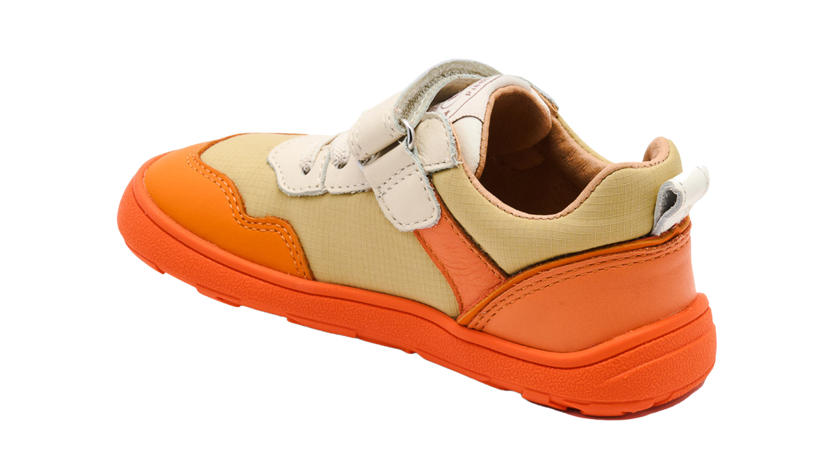 Barfußschuh mit Klettverschluss und Schnürung, breite Zehenbox, flexible Sohle, geschlossener Fersenbereich, niedriger Schaft, Seitenansicht innen
