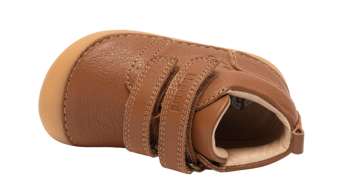 Lauflernschuh Barfußschuh mit zwei Klettverschlüssen und geschlossener Ferse, Draufsicht in den Schaft.