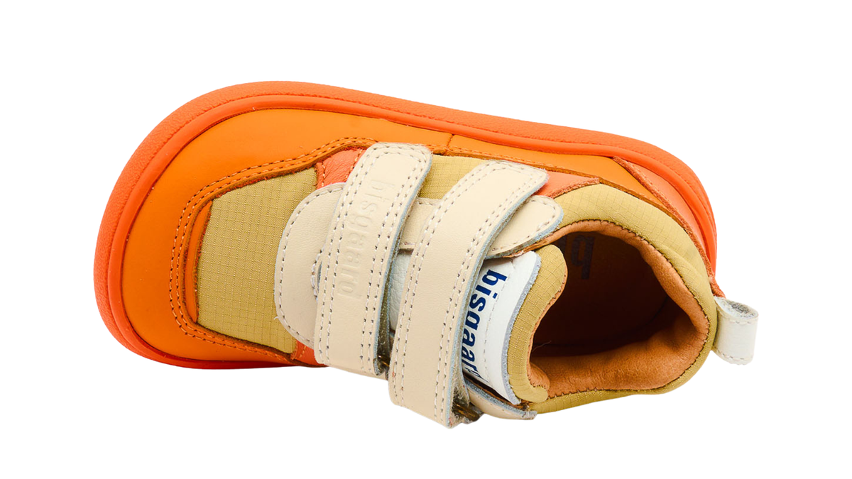 Barfußschuh mit drei Klettverschlüssen, breite Zehenbox, geschlossener Fersenbereich, Draufsicht