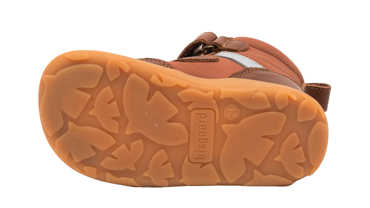 Barfußwinterstiefel für Kinder mit flexibler Sohle, geschlossenen Zehen und geschlossener Ferse, Ansicht von unten.