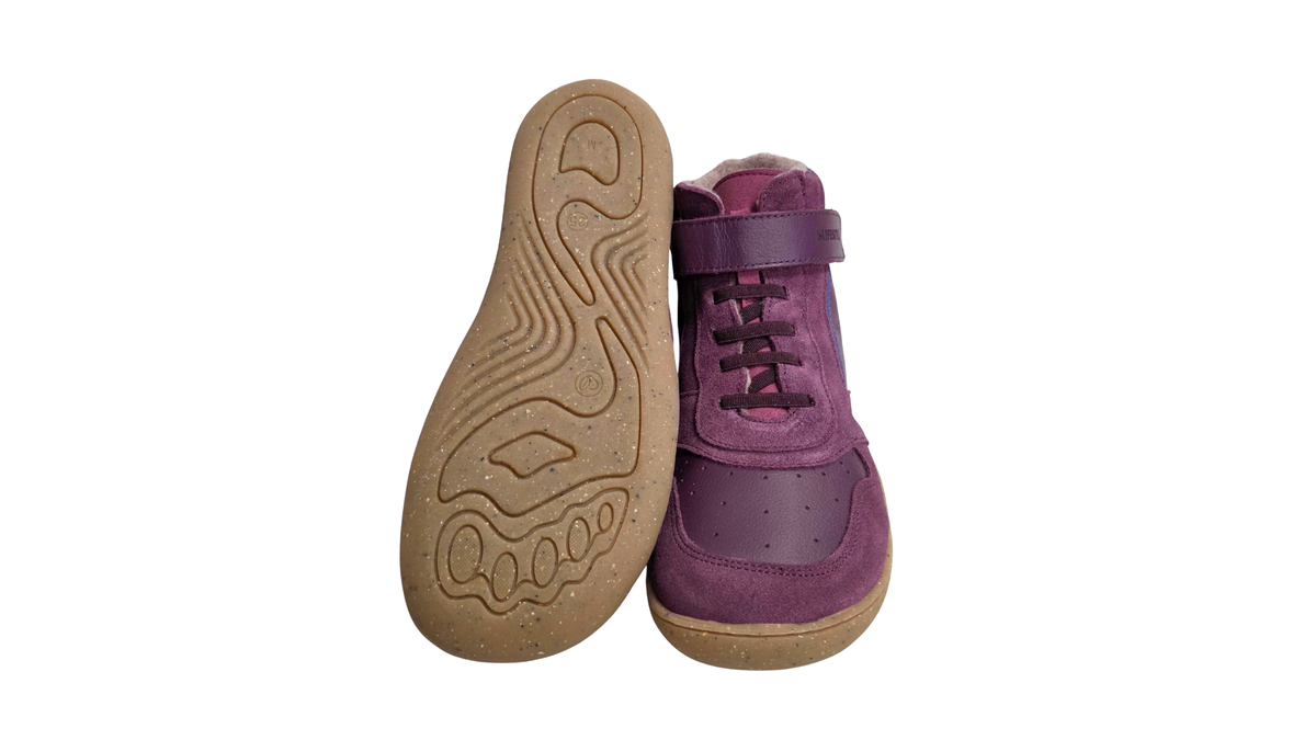Gefütterter halbhoher Barfußschuh für Kinder mit profilierter Laufsohle, flexiblem Gummiband, Klettverschluss und breiter Zehenbox, Ansicht von unten und oben