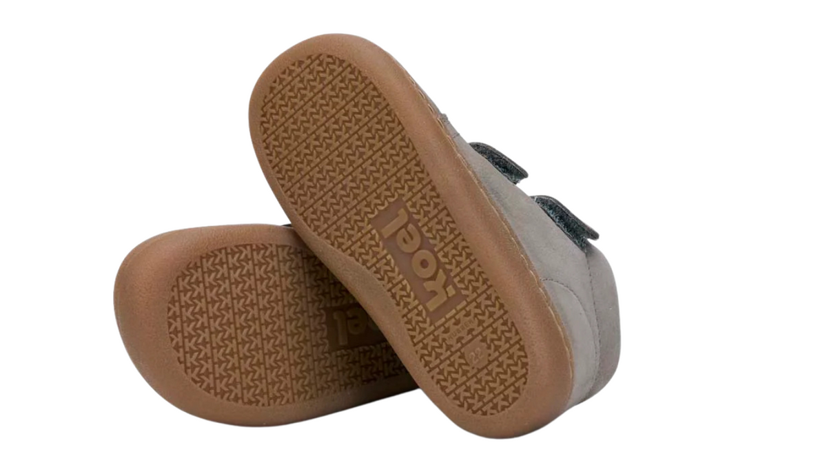 Barfußschuh für Kinder mit zwei Klettverschlüssen als Paar, Ansicht von unten