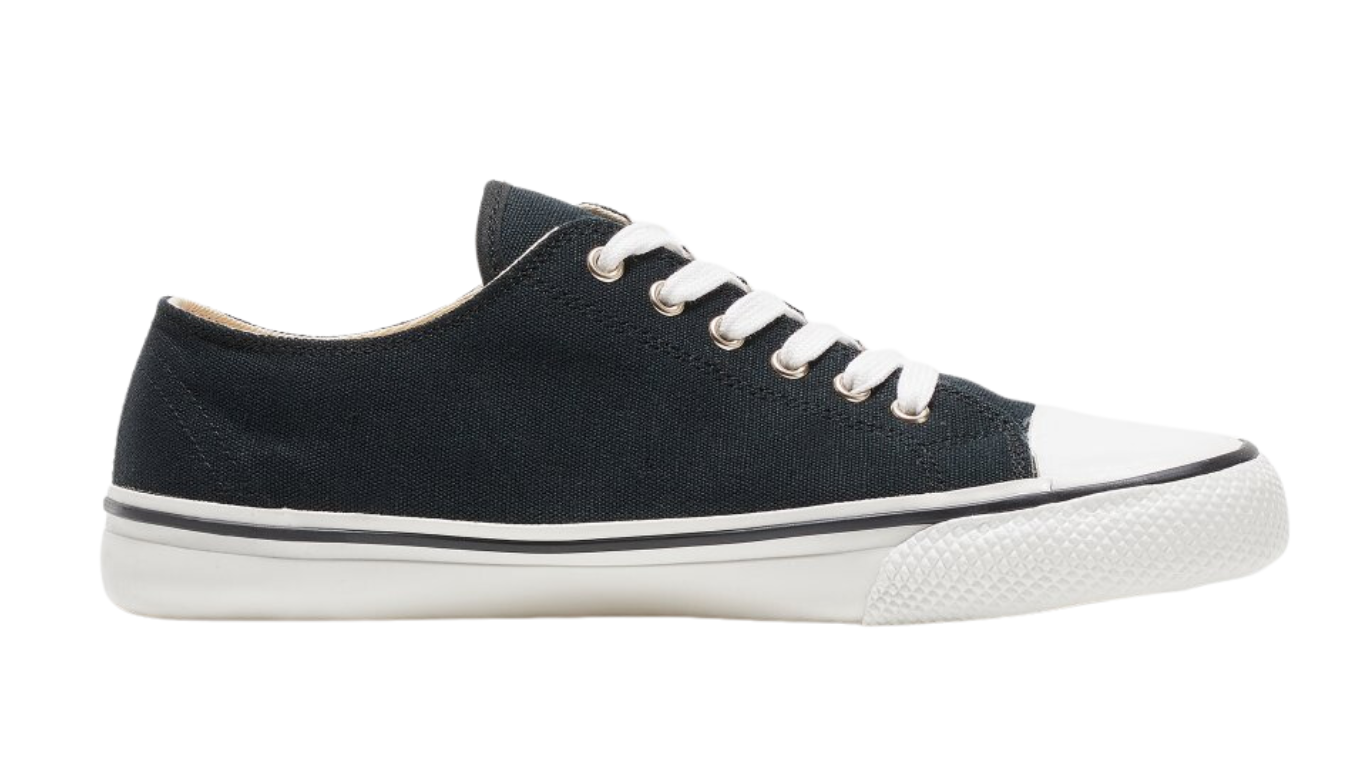 Barfußschuh für Erwachsene mit breiter Zehenbox, geschlossenem Zehenbereich, geschlossener Ferse, Schnürung, flacher flexibler Sohle, Seitenansicht innen.