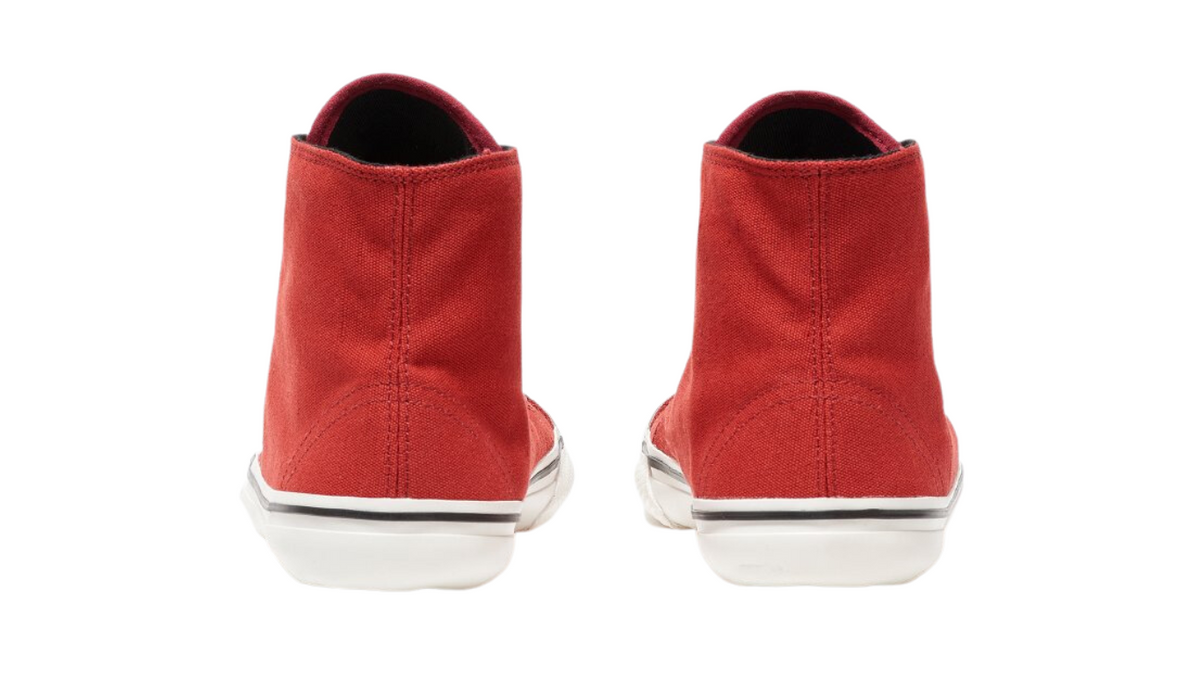 Barfußschuh für Erwachsene als Paar mit geschlossener Ferse, Schnürung, flacher flexibler Sohle, Rückansicht.