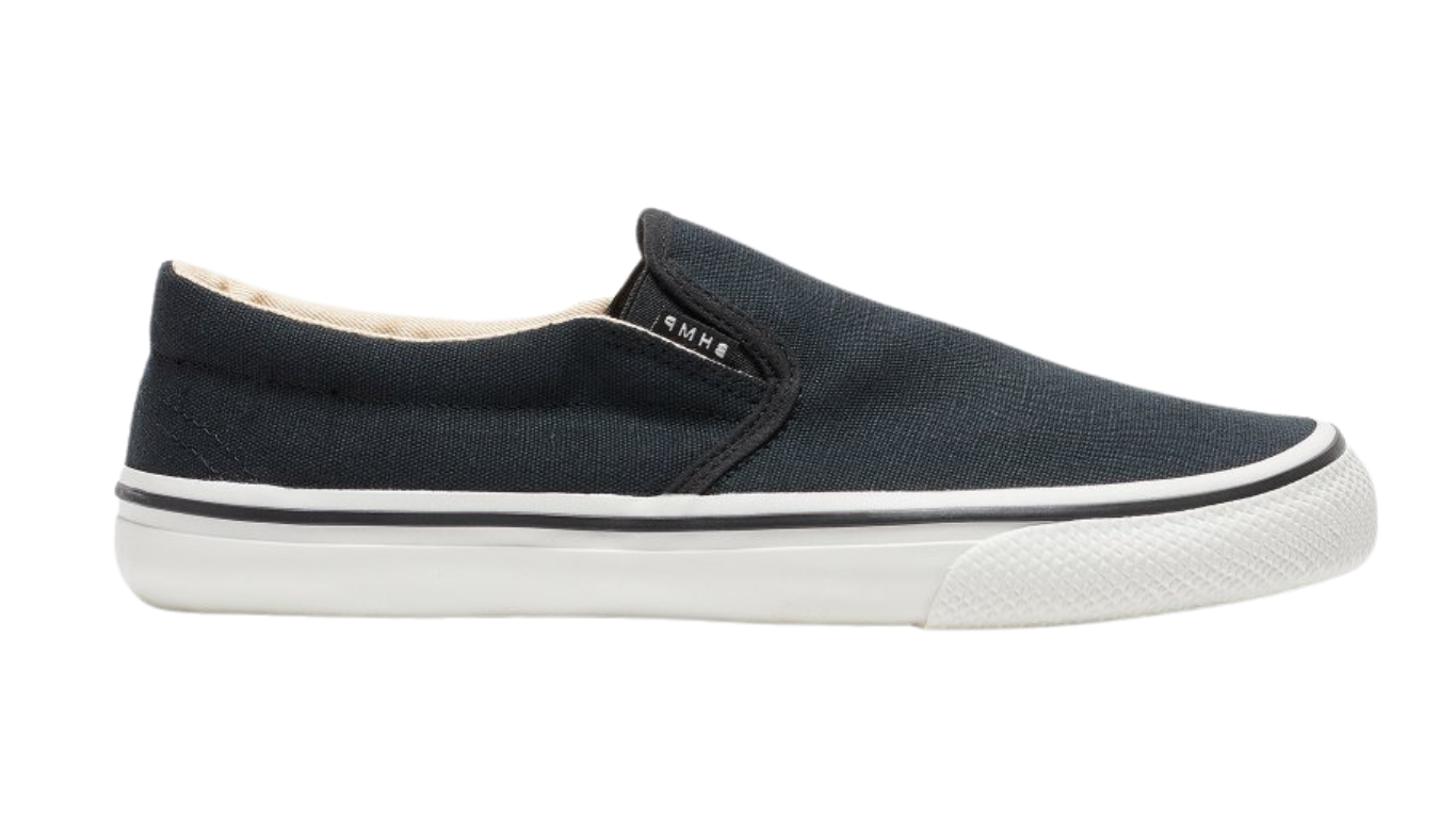 Barfußschuh für Erwachsene mit breiter Zehenbox, geschlossenem Zehenbereich, geschlossener Ferse, Schlupfform ohne Verschluss, flacher flexibler Sohle, Seitenansicht außen.