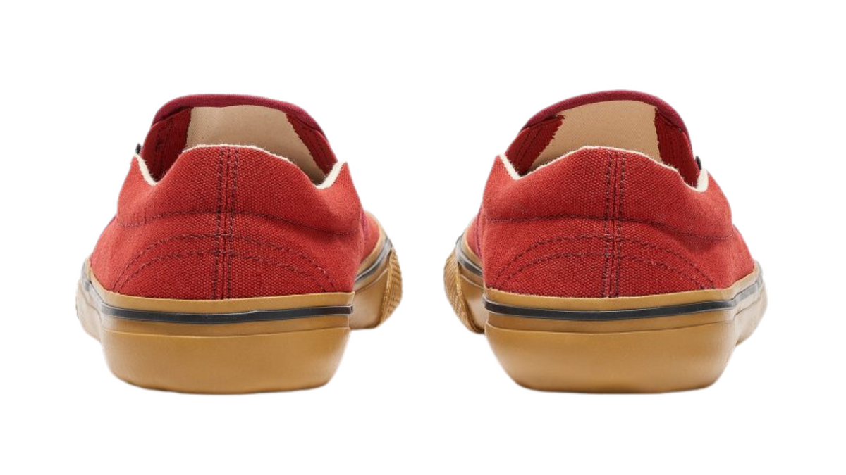Barfußschuh für Erwachsene als Paar mit geschlossener Ferse, Schlupfform ohne Verschluss, flacher flexibler Sohle, Rückansicht.