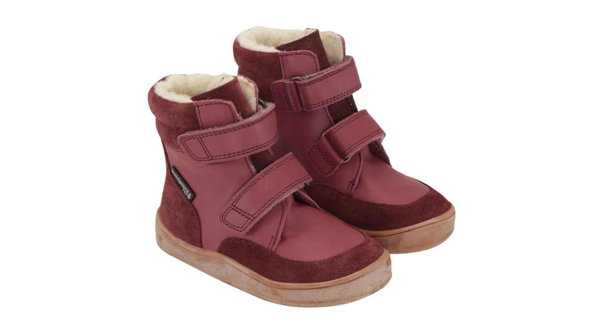 Gefütterter Barfußstiefel für Kinder, knöchelhoch, geschlossene Zehen und geschlossener Fersenbereich, Doppelklettverschluss, flexible Sohle, Paar, schräge Vorderansicht