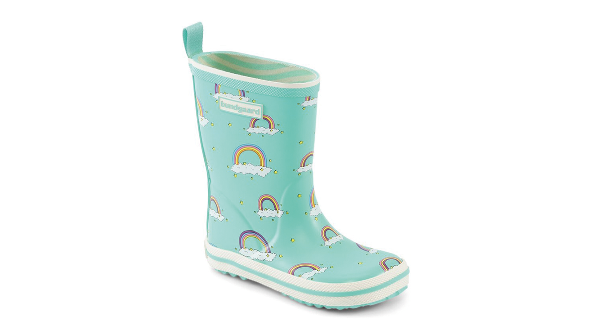 Gummistiefel für Kinder, hoher Schaft, geschlossene Zehen und geschlossener Fersenbereich, profilierte Sohle, Einzelschuh, schräge Vorderansicht
