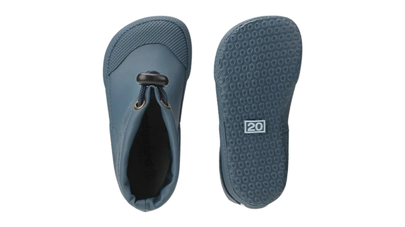 Barfußgummistiefel mit breiter Zehenbox, flexibler Sohle, geschlossenem Schaft, geschlossener Fersenbereich, Draufsicht und Ansicht von unten, Paar
