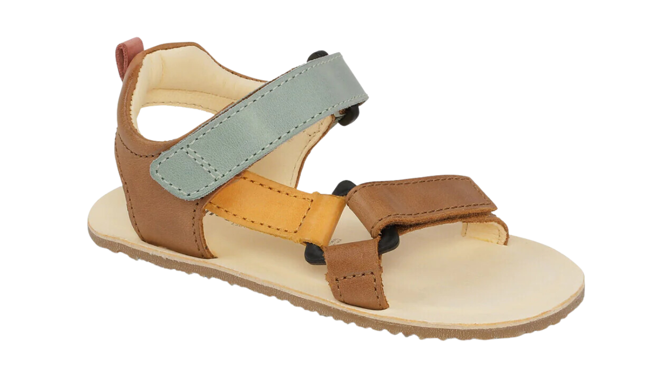 Barfußsandale mit Zehensteg und Klettverschluss, offene Zehen, offener Fersenbereich, flexible Sohle, Seitenansicht außen, einzelner Schuh