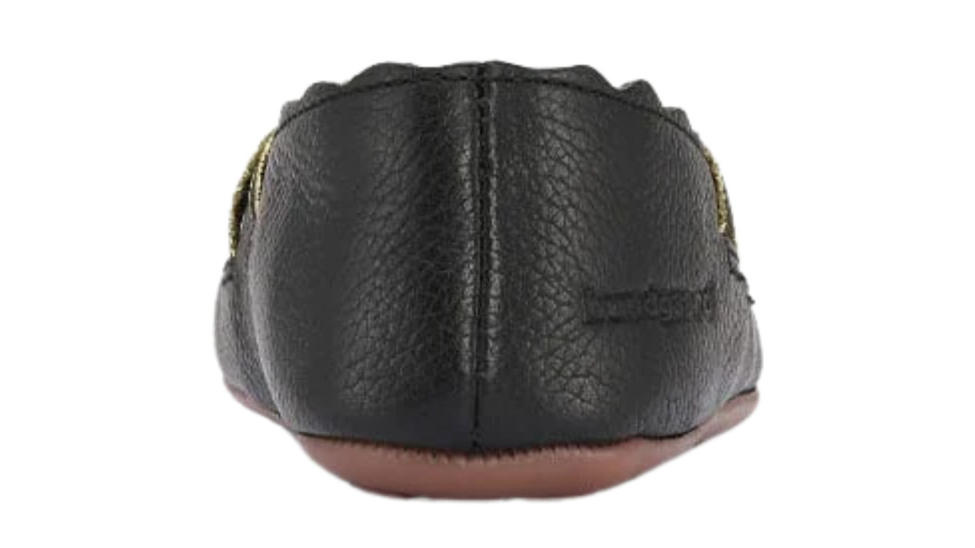 Barfußschuh mit elastischen Riemen über dem Spann, breite Zehenbox, flexible Sohle, geschlossener Fersenbereich, Rückansicht