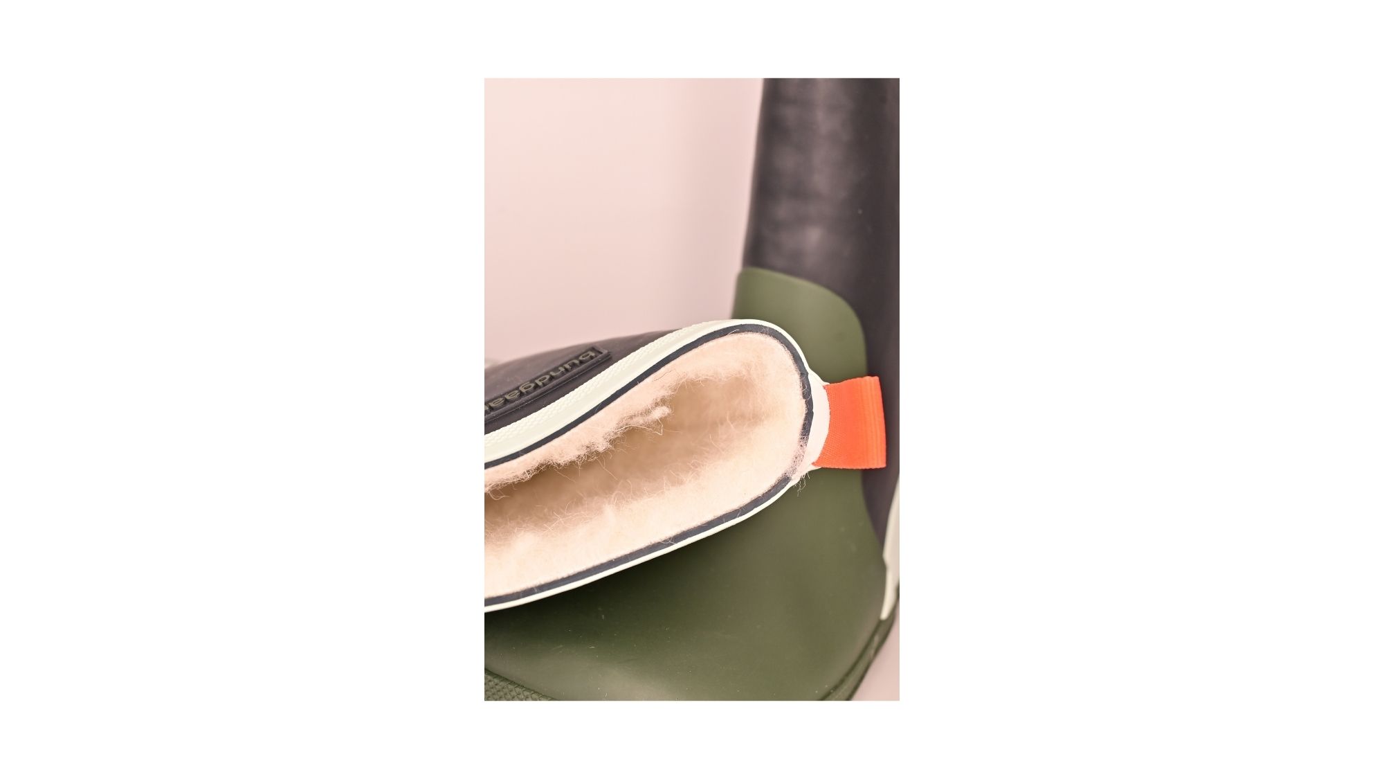 Barfußgummistiefel mit breiter Zehenbox, flexible Sohle, geschlossener Schaft, Detailansicht Innenraum mit sichtbarem Futter
