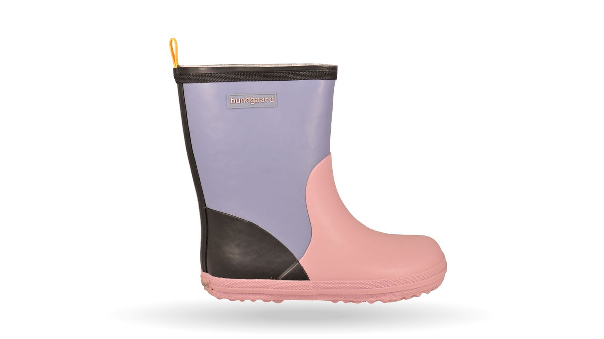 Barfußgummistiefel mit breiter Zehenbox, flexibler Sohle, geschlossenem Schaft, geschlossener Fersenbereich, Seitenansicht außen
