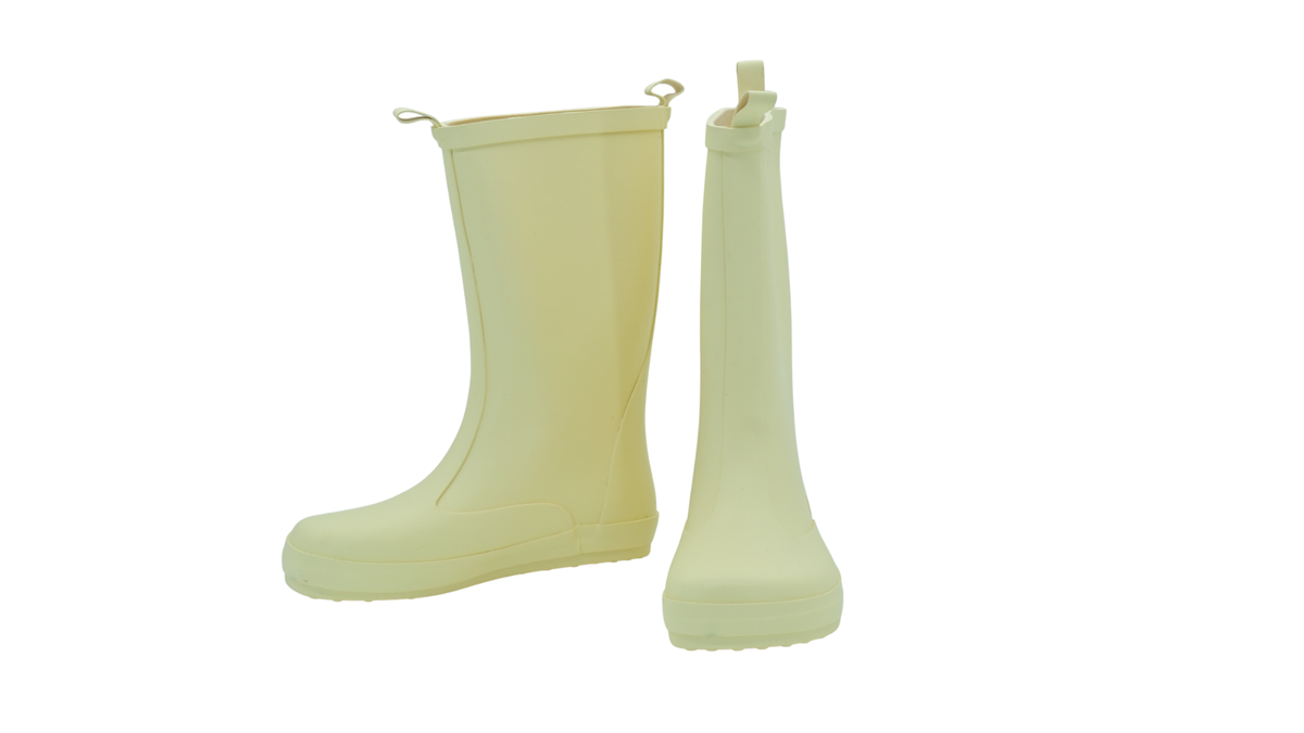 Kinder-Barfußgummistiefel mit breiter Zehenbox, geschlossenem Zehenbereich, geschlossenem Fersenbereich, hohem Schaft, Schlupfform ohne Verschluss, flexible Sohle, schräge Vorderansicht als Paar