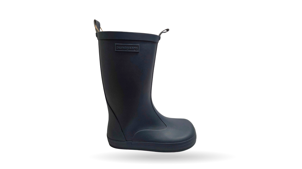 Kinder-Barfußgummistiefel mit breiter Zehenbox, geschlossenem Zehenbereich, geschlossenem Fersenbereich, hohem Schaft, Schlupfform ohne Verschluss, flexible Sohle, Seitenansicht außen