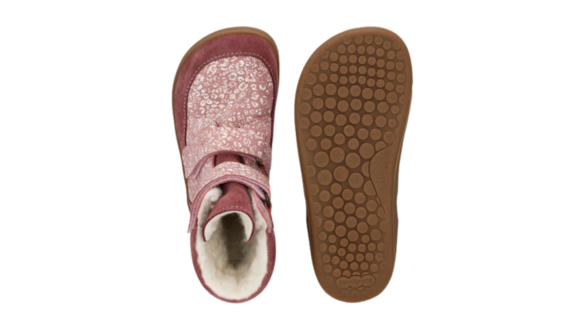 Gefütterter Barfußstiefel für Kinder, knöchelhoch, geschlossene Zehen und geschlossener Fersenbereich, Doppelklettverschluss, flexible Sohle, Paar, Draufsicht und Ansicht von unten