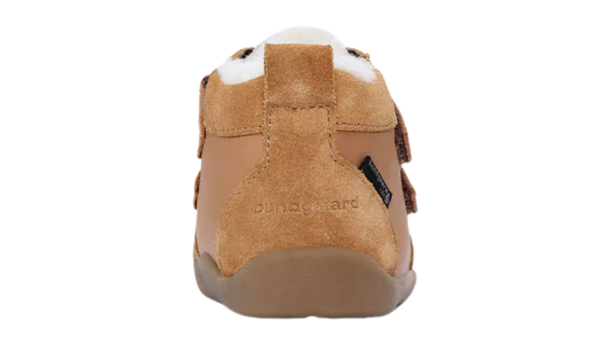Barfußschuh mit zwei Klettverschlüssen, breite Zehenbox, flexible Sohle, geschlossener Fersenbereich, Rückansicht