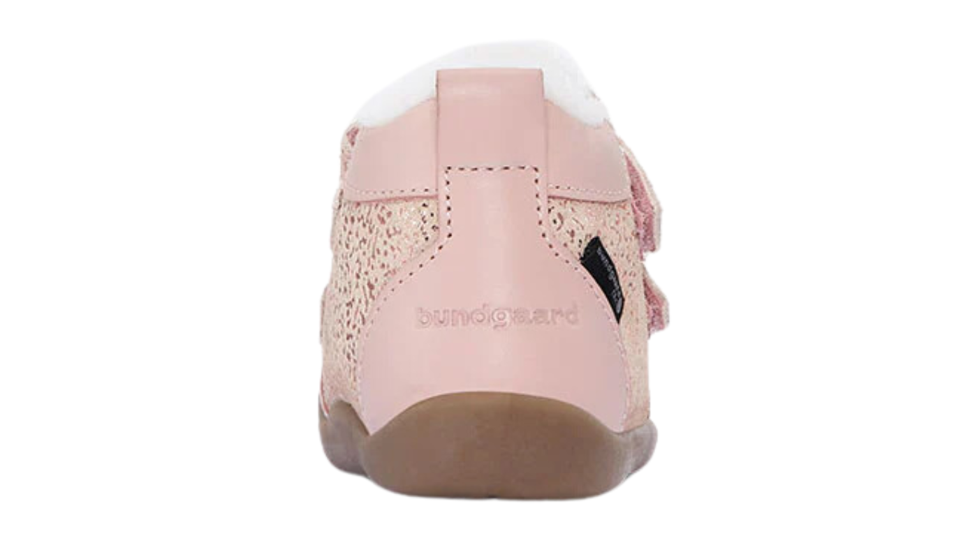 Barfußschuh mit zwei Klettverschlüssen, breite Zehenbox, flexible Sohle, geschlossener Fersenbereich, Rückansicht