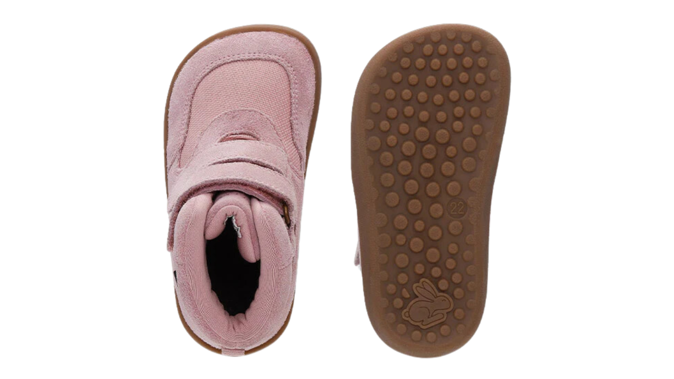 Barfußschuh mit zwei Klettverschlüssen, breite Zehenbox, flexible Sohle, geschlossener Fersenbereich, Draufsicht und Ansicht von unten
