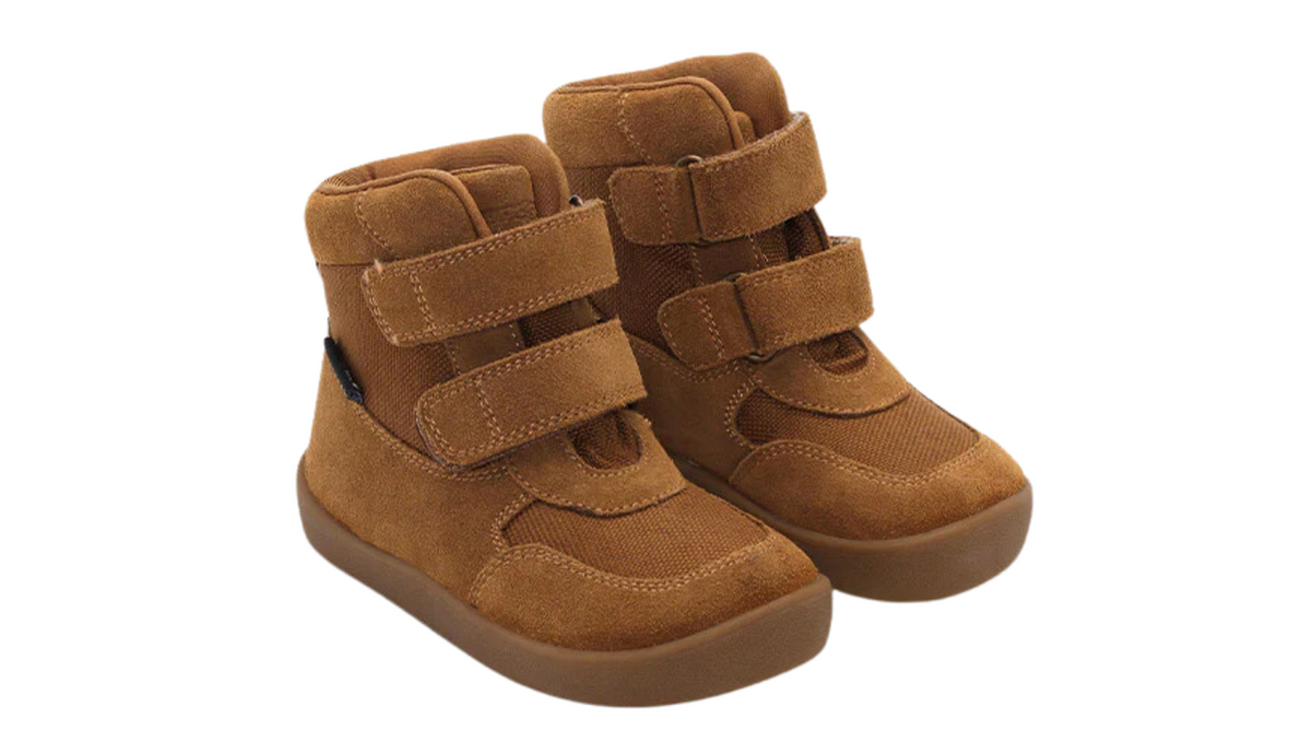 Barfußschuh mit zwei Klettverschlüssen, breite Zehenbox, flexible Sohle, geschlossener Fersenbereich, schräge Vorderansicht, Paar