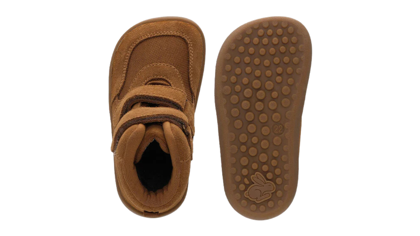Barfußschuh mit zwei Klettverschlüssen, breite Zehenbox, flexible Sohle, geschlossener Fersenbereich, Draufsicht und Ansicht von unten