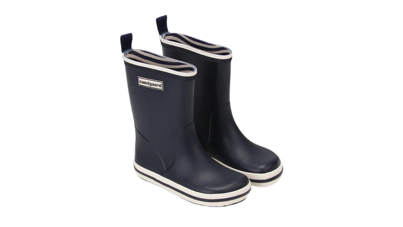 Gummistiefel für Kinder, hoher Schaft, geschlossene Zehen und geschlossener Fersenbereich, profilierte Sohle, Einzelschuh, schräge Vorderansicht als Paar