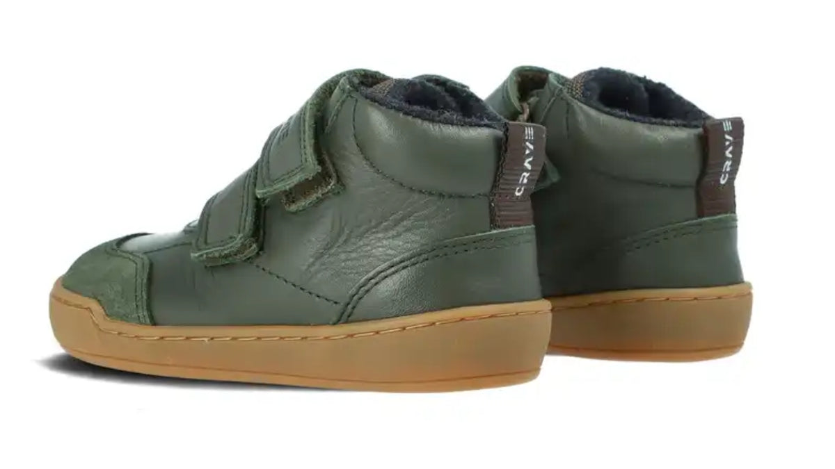Alltagsbarfußschuh für Kinder, hoch geschnitten, mit breiter Zehenbox, Klettverschluss, geschlossenen Zehen und geschlossener Ferse, Rückansicht bei Paaransicht