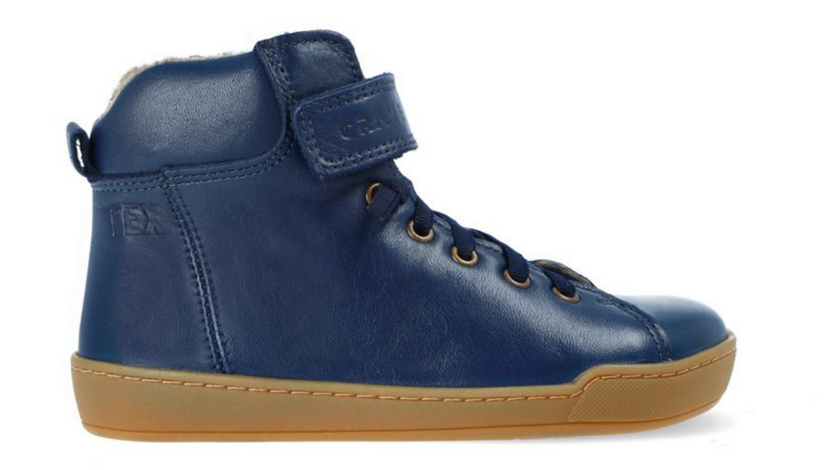 Barfußwinterstiefel für Kinder mit Schnürung und Riemen, breite Zehenbox, flexible Sohle, geschlossene Zehen und Ferse, Seitenansicht außen