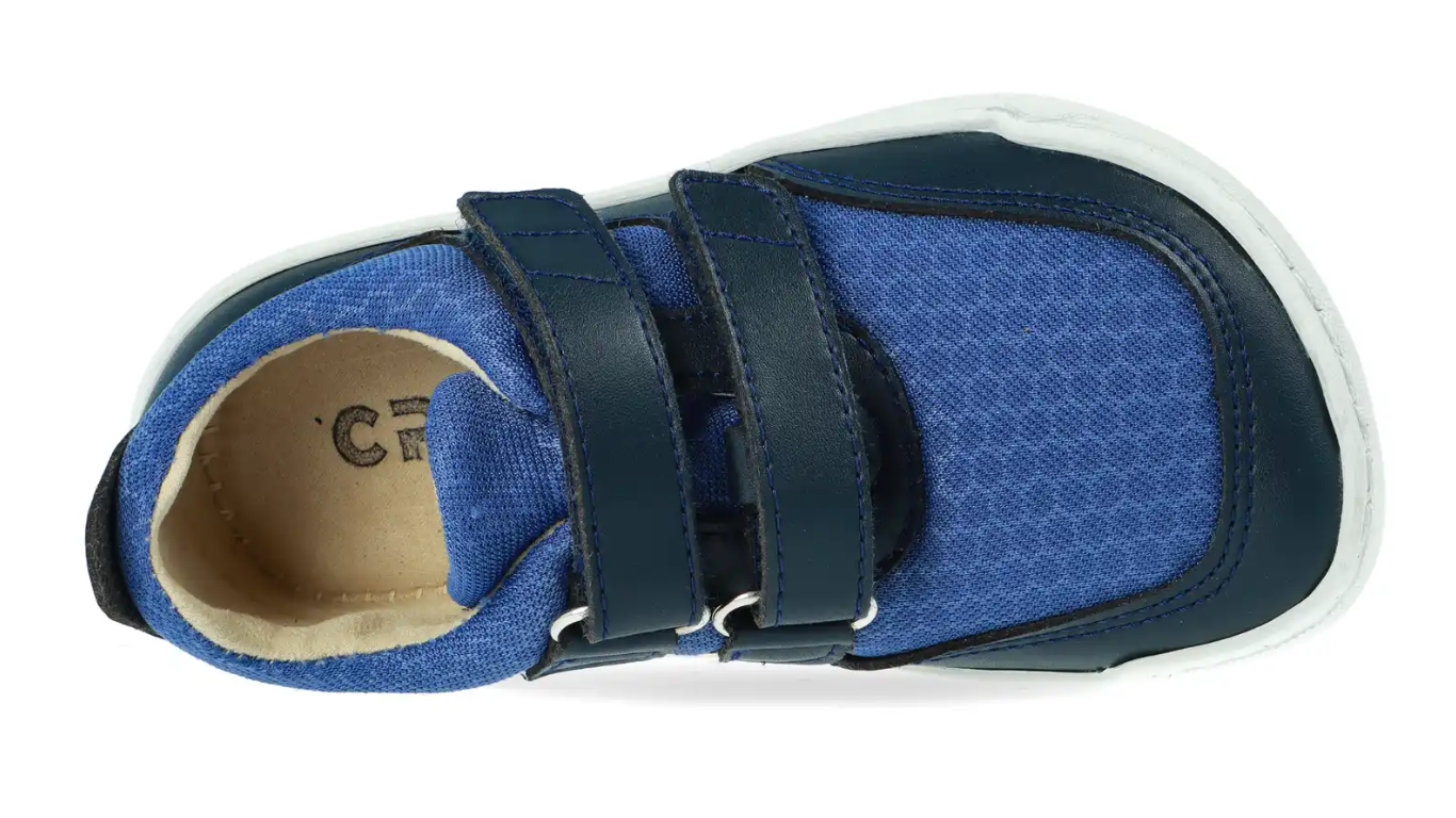 Barfußschuh für Kinder mit Klettverschluss, breiter Zehenbox, flacher flexibler Sohle, geschlossenen Zehen und Ferse, Draufsicht