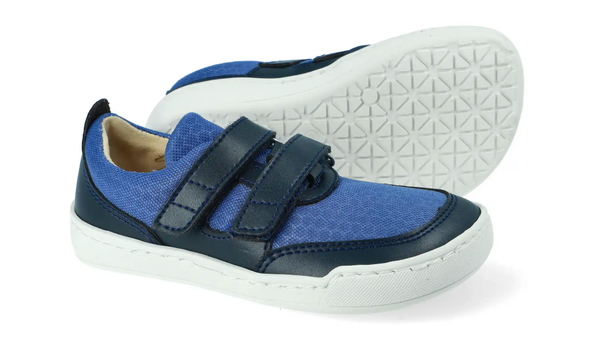 Barfußschuh für Kinder mit Klettverschluss, breiter Zehenbox, flexibler Sohle mit Profil, geschlossenen Zehen und Ferse, Ansicht von unten