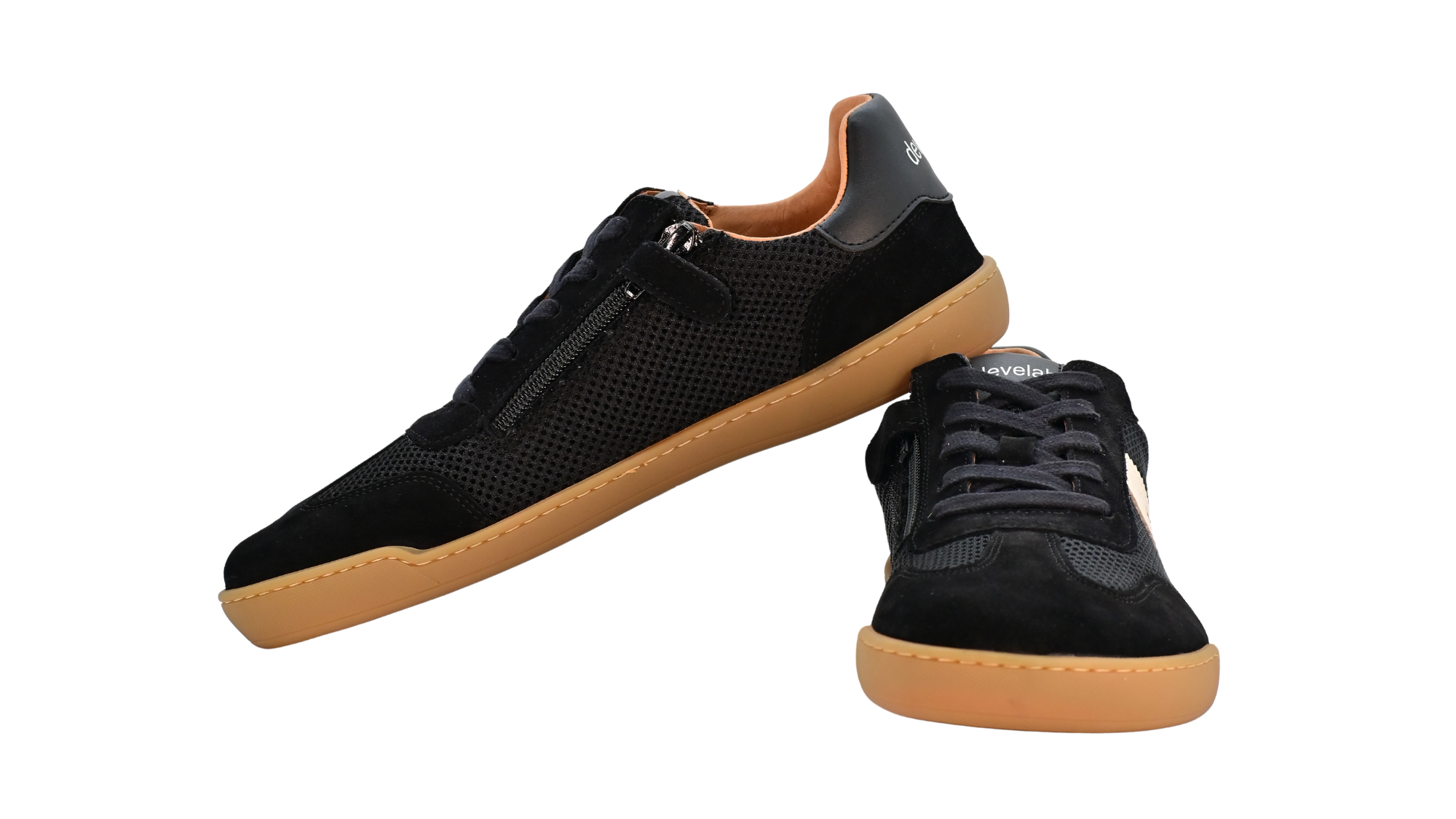 Barfußschuh mit Schnürung, breite Zehenbox, flexible Sohle, geschlossener Fersenbereich, Seitenansicht und Vorderansicht als Paar