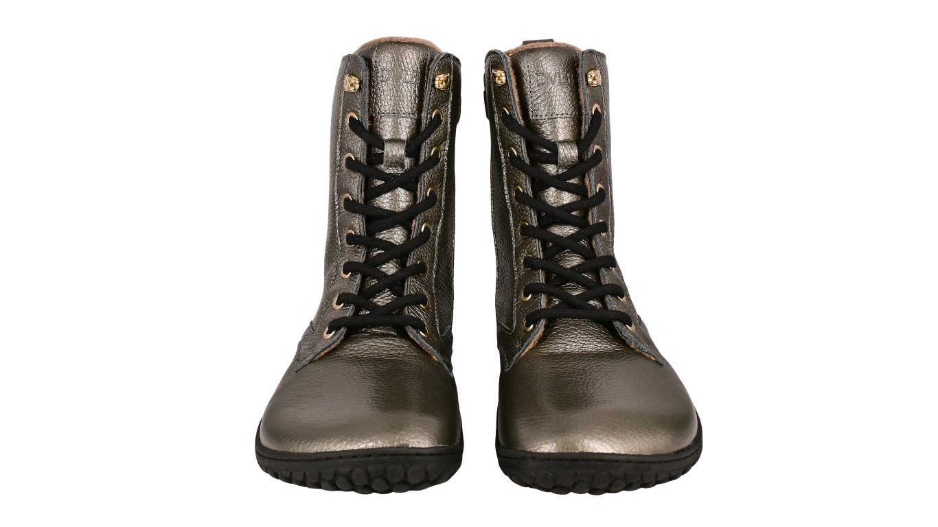 Develab BF Women Mid Boot Laces WR in Anthrazit Metallic, hoher Lederstiefel mit goldenen Ösen und schwarzer Schnürung, Frontansicht