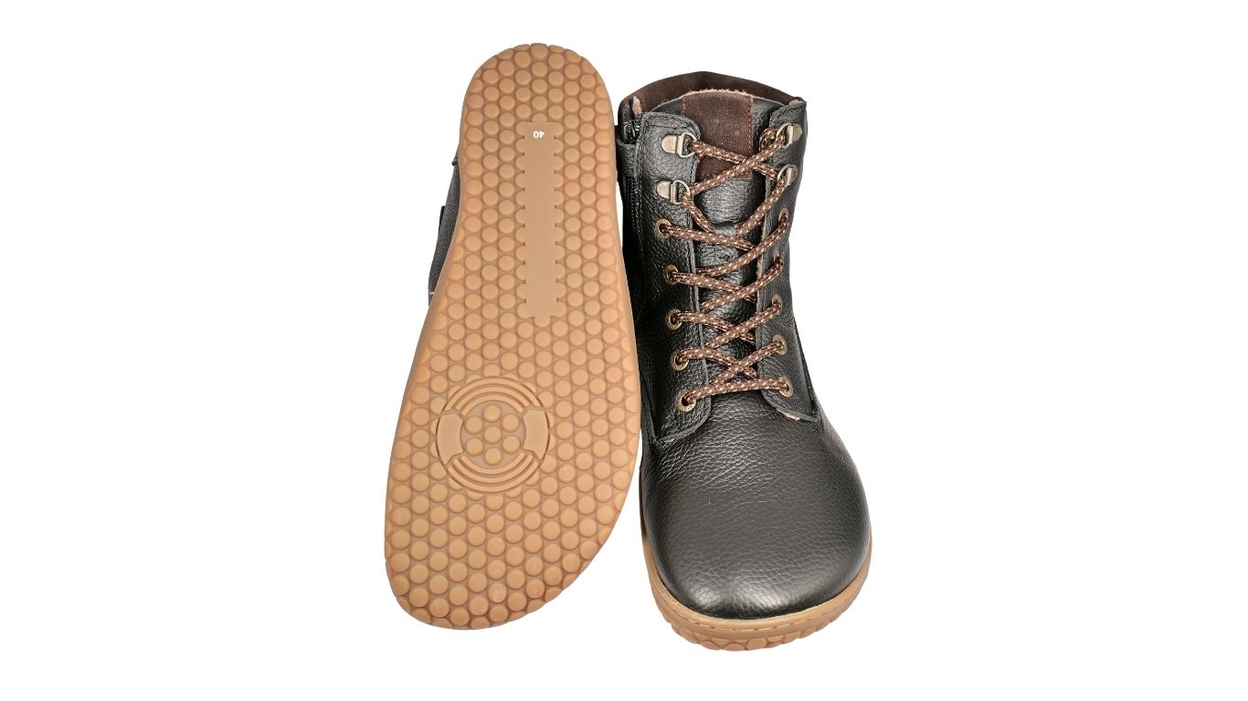 Braune, flexible Profilsohle des Develab BF Men Mid Boot Laces WR in Schwarz Grained, Sohlenansicht.