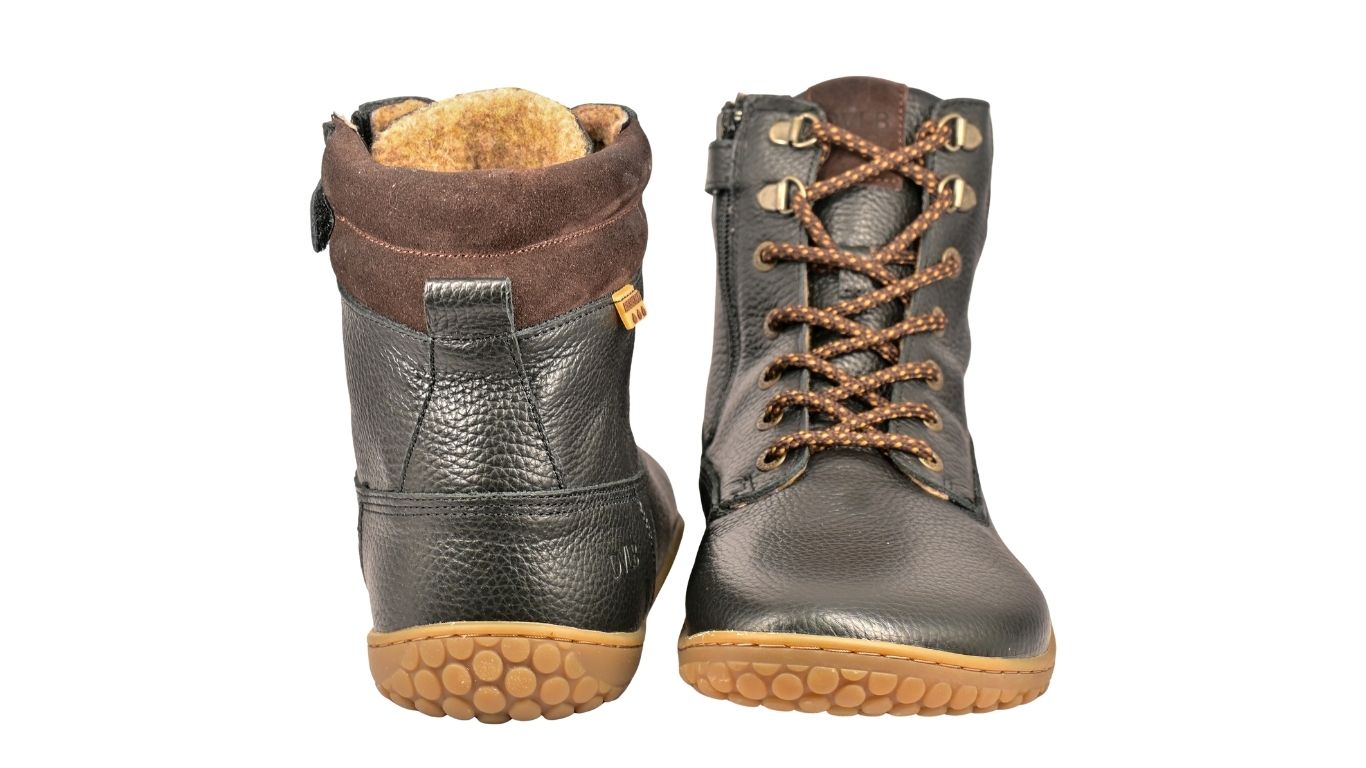 Develab BF Men Mid Boot Laces WR in Schwarz Grained mit verstärkter Ferse hinten und runder Zehenbox vorn, Ansicht hinten und vorne.