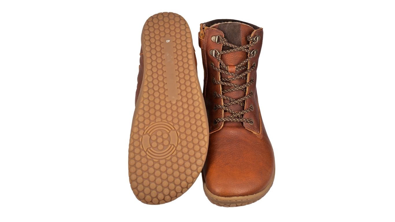 Braune, flexible Profilsohle des Develab BF Men Mid Boot Laces WR in Cognac Grained, Sohlenansicht.