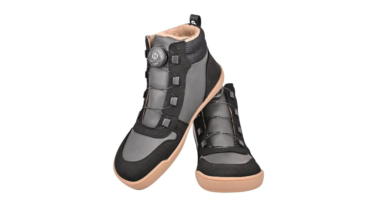 Develab BF Mid Cut Sneaker Speedlace WR in Black Combi mit Drehverschluss, gepolstertem Schaft und beiger Sohle, Ansicht vorn und seitlich