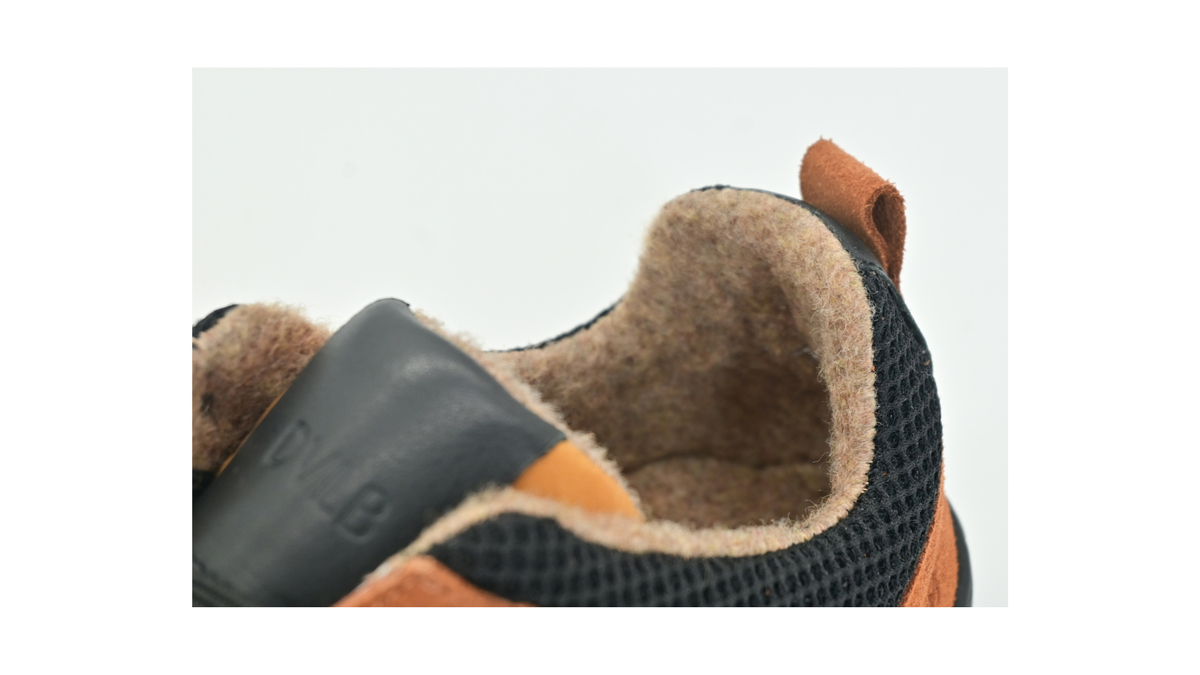 Gefütterter Barfußschuh für Erwachsene mit sichtbarem Innenfutter und gepolstertem Schaftrand, Detailansicht