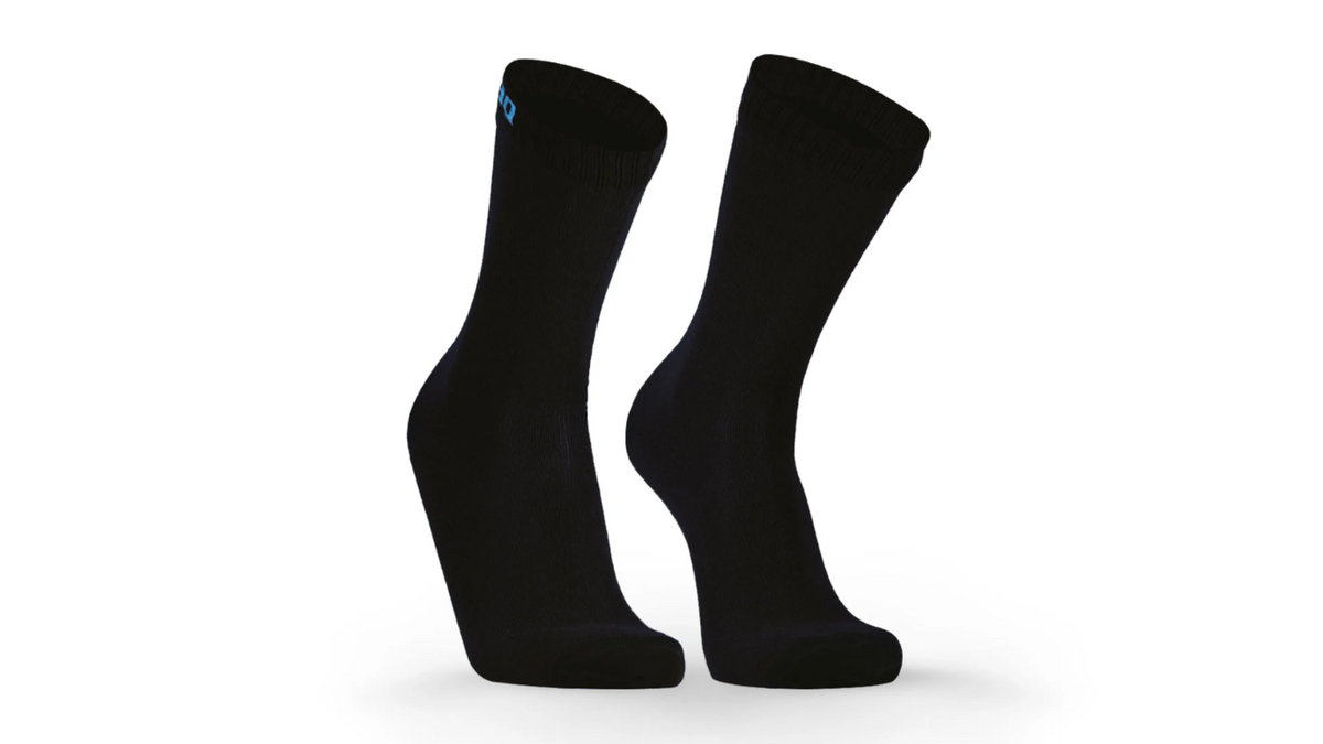 Wasserdichte Socken für Erwachsene als Paar mit hohem Schaft, Seitenansicht.