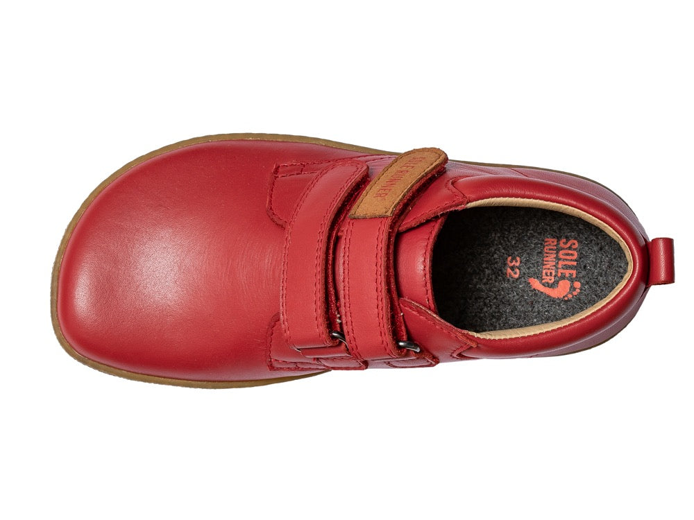 Kinder Barfußschuh, geschlossene Zehen und geschlossener Fersenbereich, zwei Klettverschlüsse, flexible Sohle, einzelner Schuh, Draufsicht