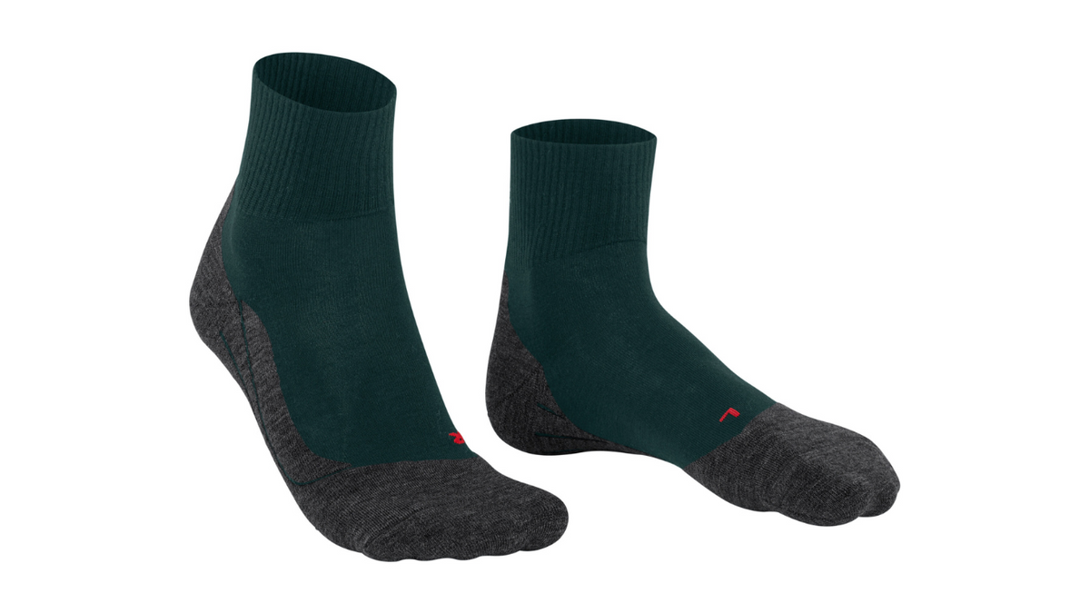 Socke als Paar mit mittelhohem Schaft, geschlossener Zehenpartie und geschlossenem Fersenbereich, schräge Vorderansicht.